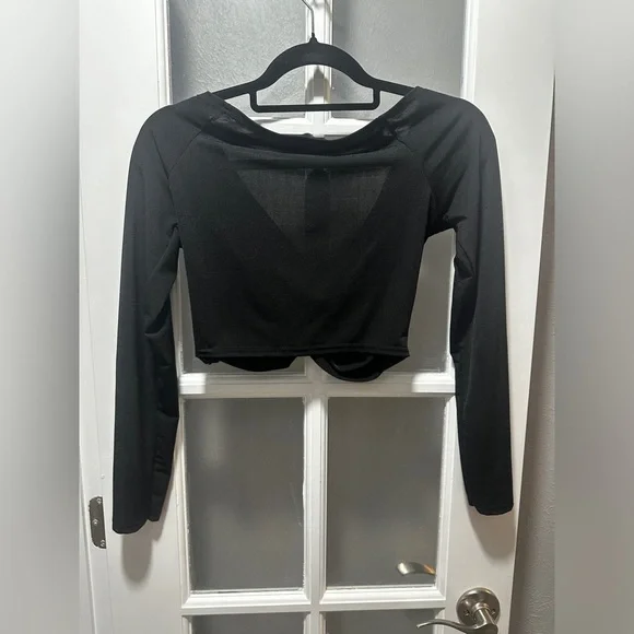PrettyLittleThing Shape Black Slinky Twist Front Crop Top - Picture 4 of 5